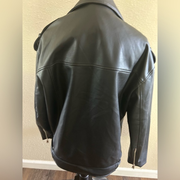 Women’s Zara, faux, leather, black jacket, front zip up sleeve zip, belt  size M - Picture 4 of 7